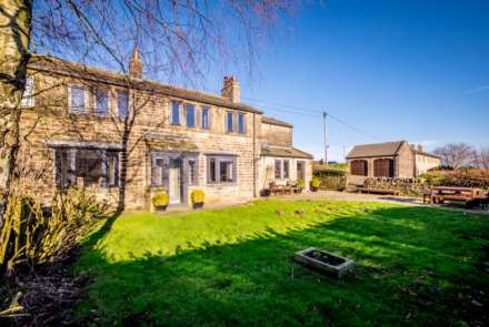 3 Bedroom Farm House, Woodhead Road, Holme Village