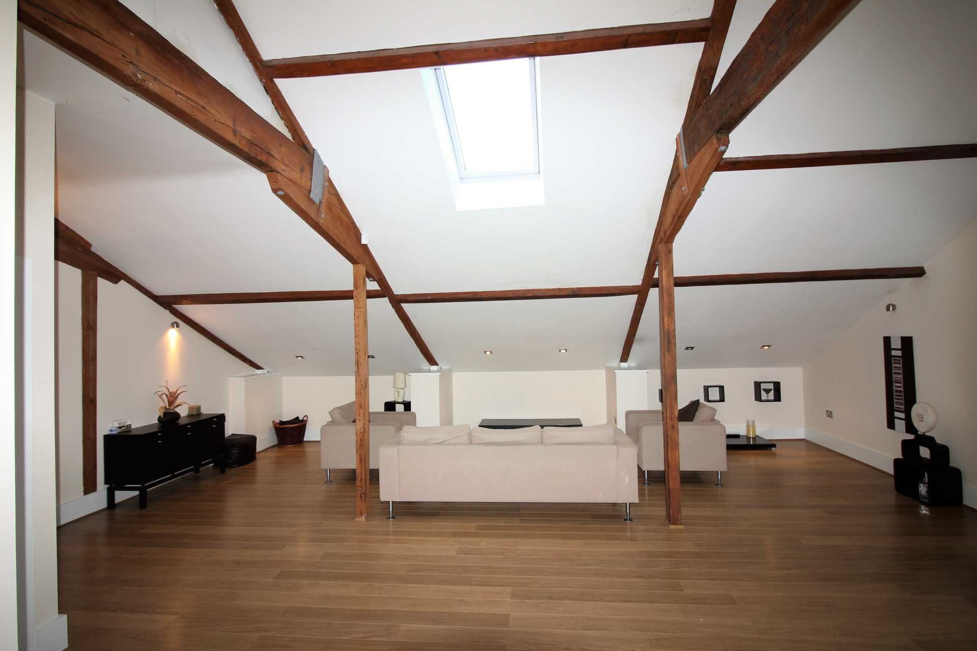 Cumin Court Penthouse., Image 9