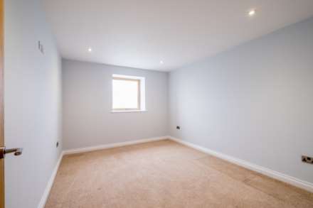 Holt Head Road, Blackmoorfoot, Huddersfield, Image 7