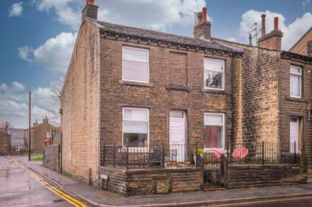 4 Bedroom Semi-Detached, Holmfirth Road, Meltham