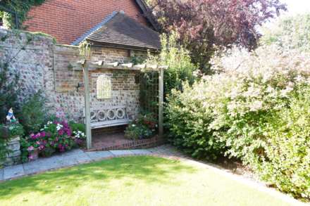 Queen Annes Close, Lewes, Image 15