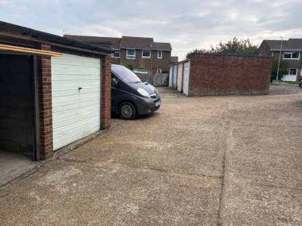 Stoneham Close, Lewes, Image 3