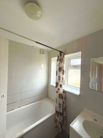 Heston Avenue, Hounslow, Image 14