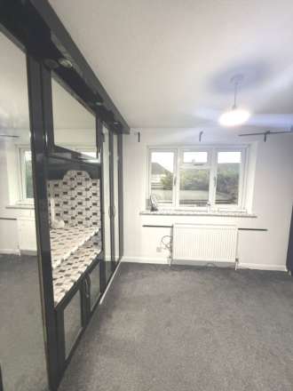 Barnes Avenue, Southall, Image 4