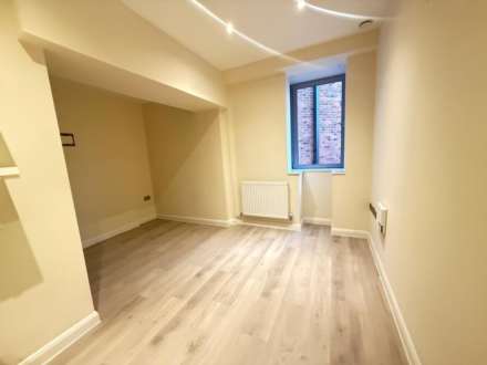 High Street, Camberley, Image 4