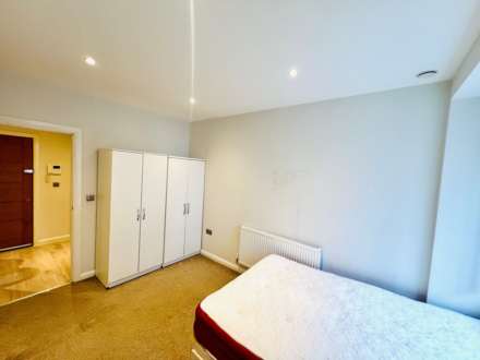 High Street, Camberley, Image 3