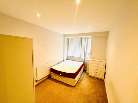 High Street, Camberley, Image 4