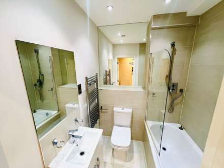 High Street, Camberley, Image 5