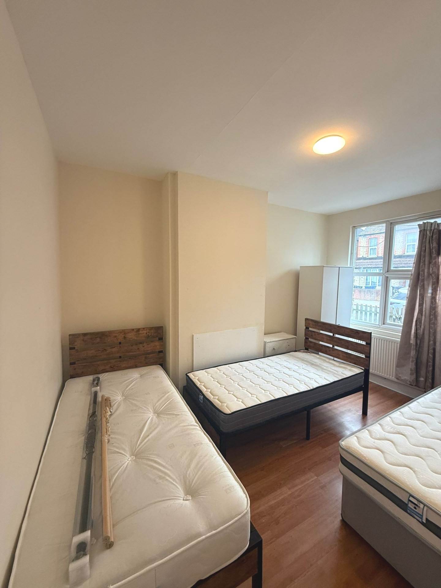 Victoria Road, Southall, Image 4