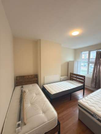 Victoria Road, Southall, Image 4