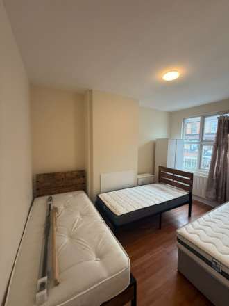 Victoria Road, Southall, Image 2