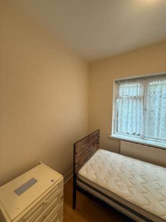 Victoria Road, Southall, Image 4