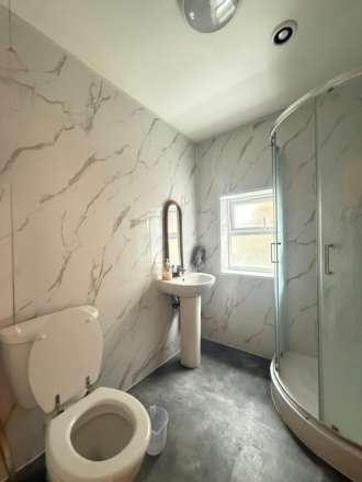 Victoria Road, Southall, Image 4