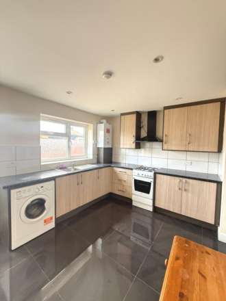 Greenland Crescent, Southall, Image 4