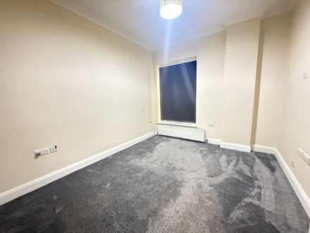 Stoke Gardens, Slough, Image 4