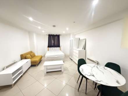 Culmington Road, London, Image 1
