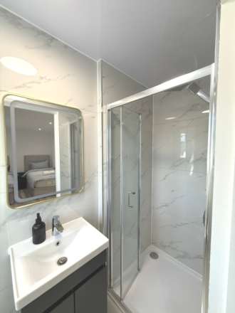 Dawley Ride, Slough, Image 14
