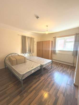 Bath Road, Hounslow, Image 6