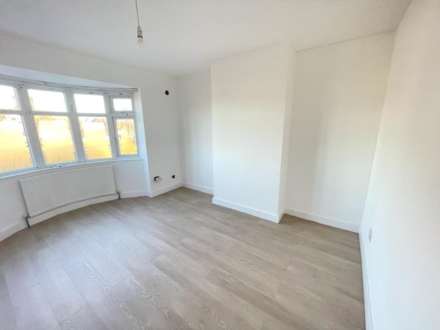 Great West Road, Hounslow, Image 1