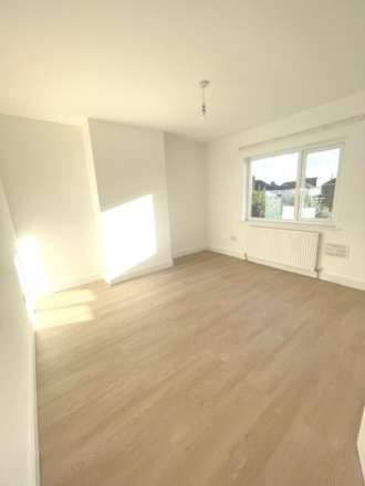 Great West Road, Hounslow, Image 2