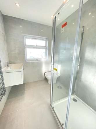 Great West Road, Hounslow, Image 7
