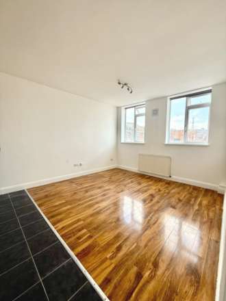 Nicholls Avenue, Uxbridge, Image 2