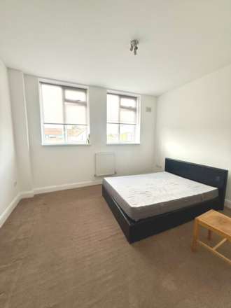 Nichonicholls Avenuells Avenue, Uxbridge, Image 3