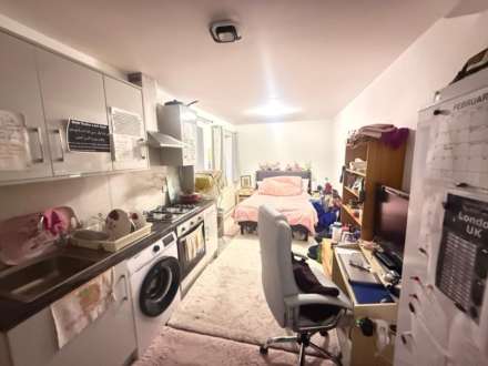 Pinn Close, Uxbridge, Image 1
