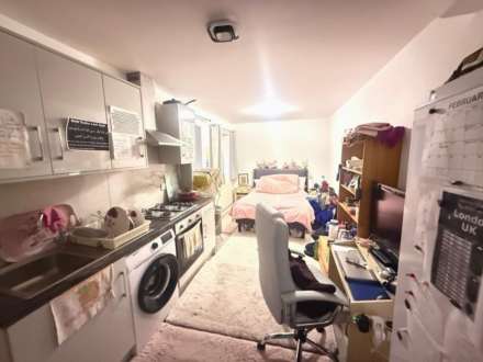 Pinn Close, Uxbridge, Image 1