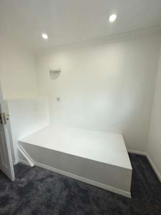 Inglrside, Coln Brook, Image 7