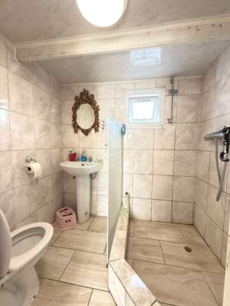 Harborough Close, Slough, Image 3
