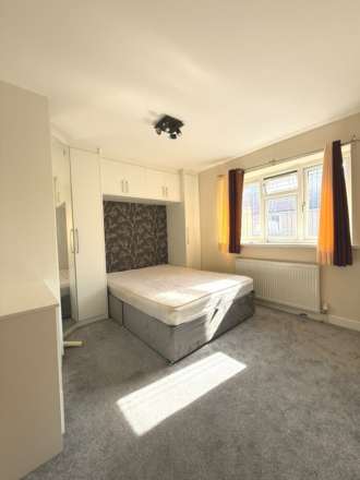 Harborough Close, Slough, Image 4