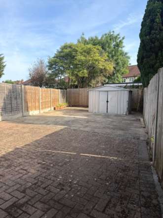 Collingwood Rd, Uxbridge, Image 8