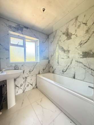 Lodge Close, Cowley, Image 2