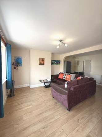 Charter Crescent, Hounslow, Image 1