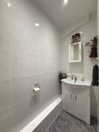 Charter Crescent, Hounslow, Image 6