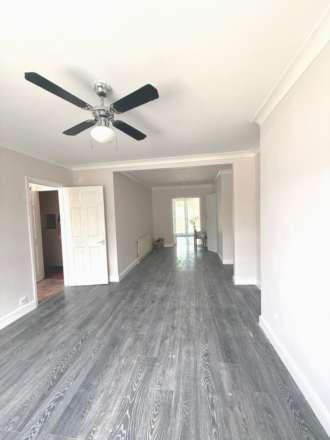 3 Bedroom Semi-Detached, Halsway Road, Hayes