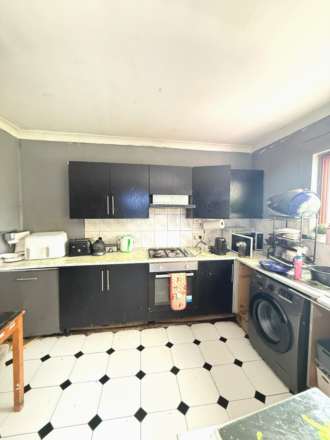 Bedford Avenue, Hayes, Image 2