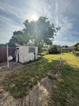Bedford Avenue, Hayes, Image 4