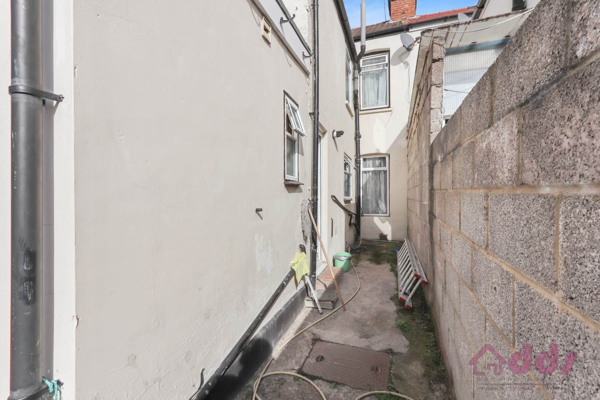 Hammond Road, Southall, Image 17