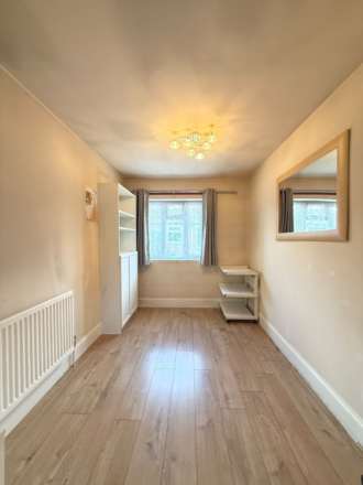 Charter Crescent, Hounslow, Image 7