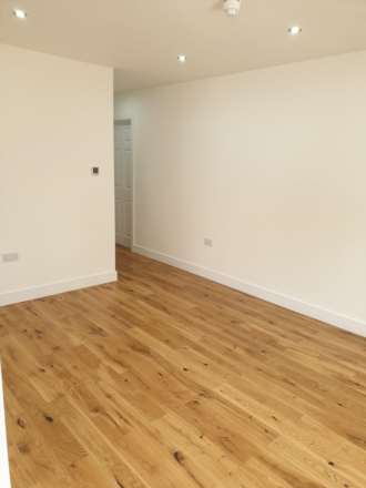 The Crescent, Slough, Image 3