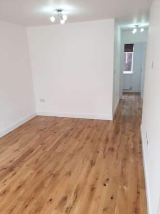 The Crescent, Slough, Image 4