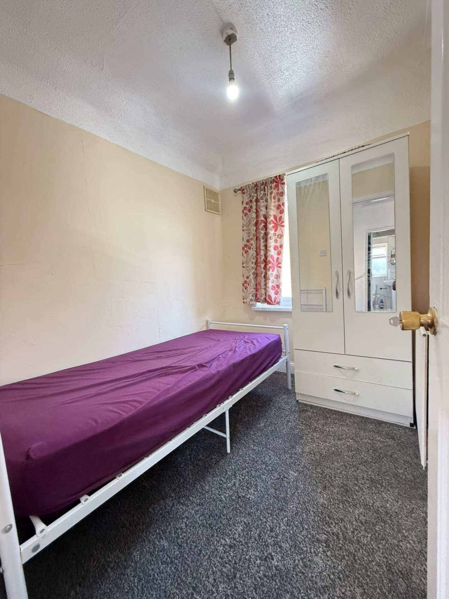 North Hyde Gardens, Hayes, Image 12