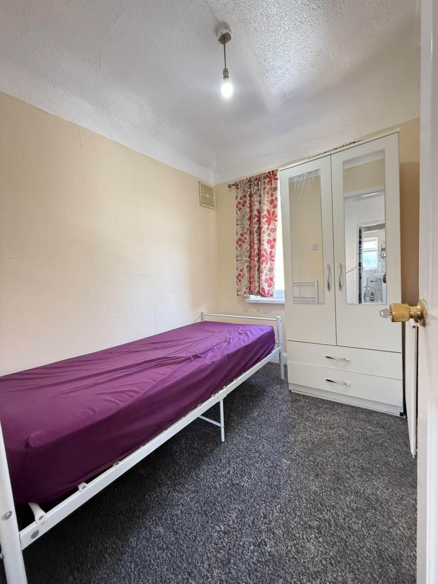 North Hyde Gardens, Hayes, Image 12