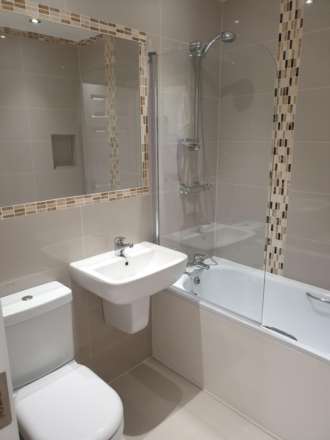The Crescent, Slough, Image 2