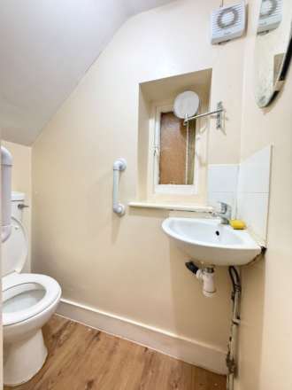 Uxbridge Road, Southall, Image 12