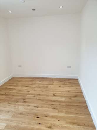 The Crescent, Slough, Image 3