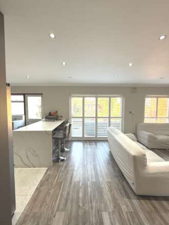 Norwood Road, Norwood Green, Image 9