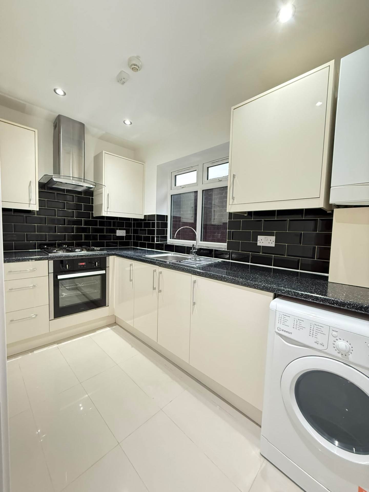 The Crescent, Slough, Image 2